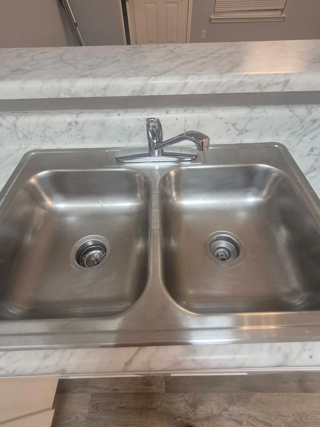 Stainless steel sink cleaned streak-free